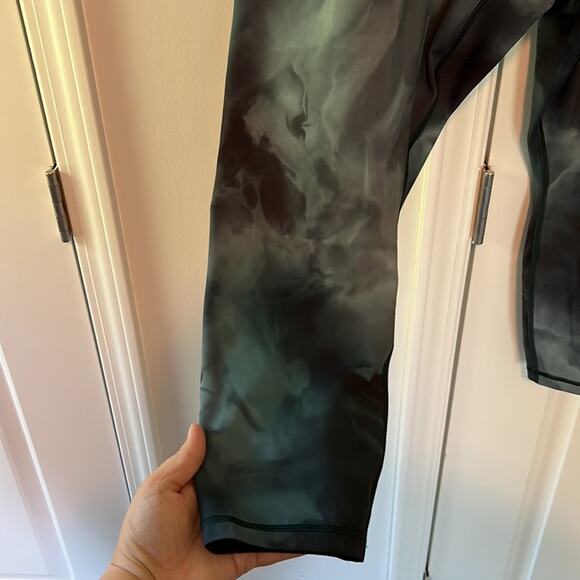 Athleta 3X Elation Printed Black & Gray 7/8 Tight Leggings - Picture 5 of 16